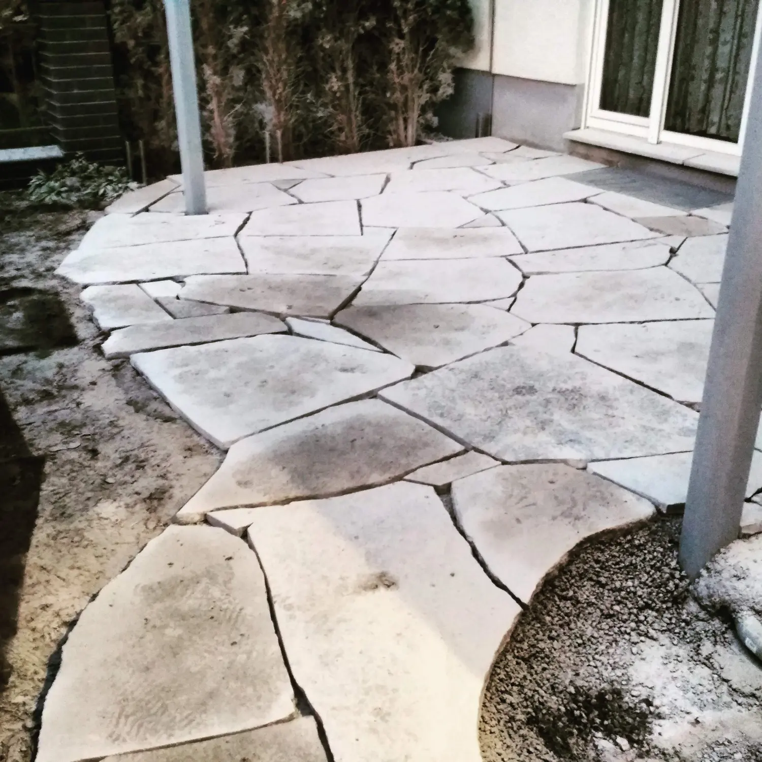 Krenzel - Garten und Landschaftsbau - Dieser kleine aber feine Garten entstand wieder an einem Reiheneckhaus.